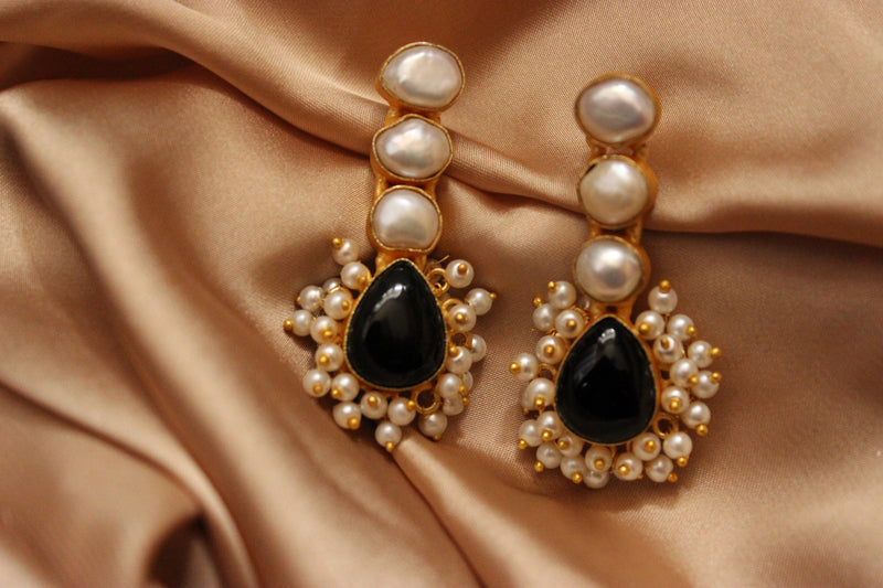 Black Azmeen onyx earrings with peal detailing